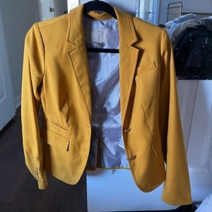 Gold banana republic blazer size 2. Good condition. Worn maybe 2-3x